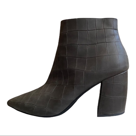Jeffrey Campbell Grey Croc Suede Pointed Toe Ankle Booties - Picture 2 of 10